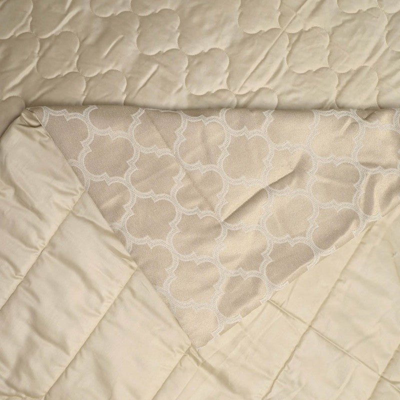 Golden Noor Reversible Comforter media 4