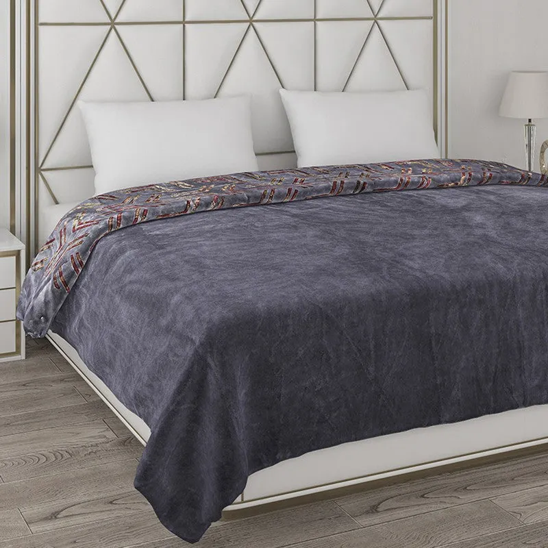 Monte Carlo Midnight Mirage Reversible Blanket - 950 GSM media 5
