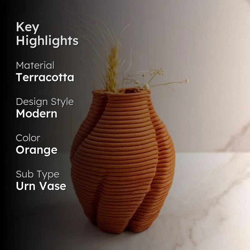 Delan Twisted Vase media 2