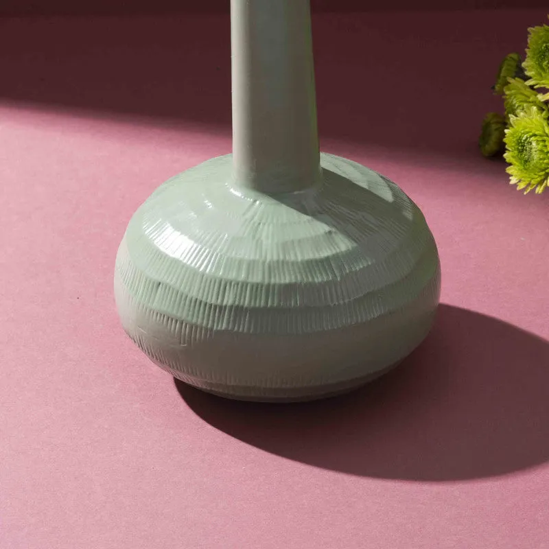 Oasis Iron Vase media 4