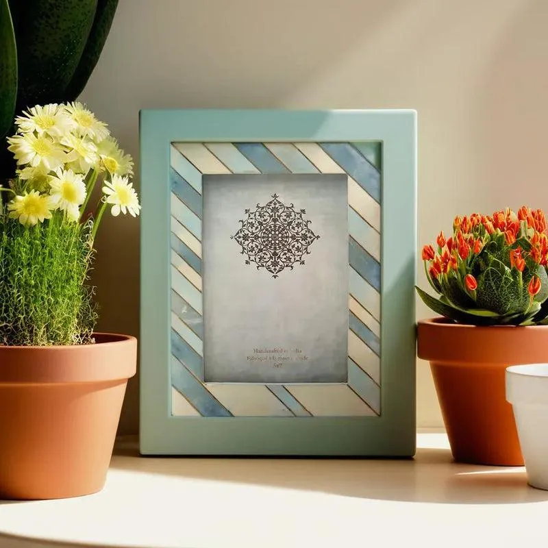 Nuxa Stripe Photo Frame media 1