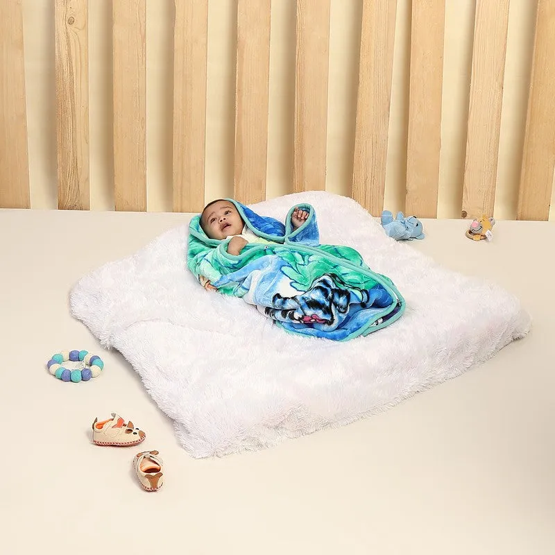 Monte Carlo Dreamy Snuggle Blanket (Blue) - 553 GSM media 1