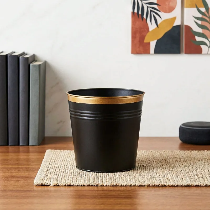 Leafora Iron Planter - Black media 1