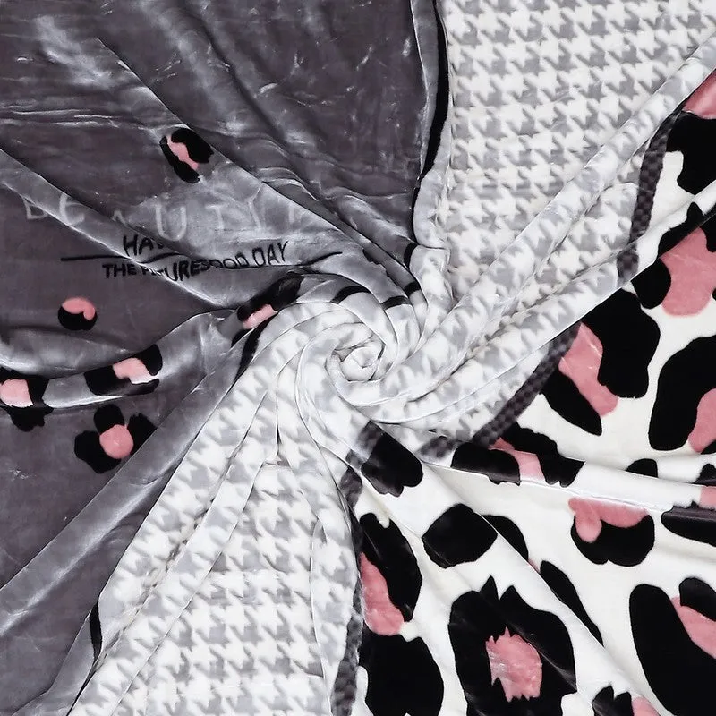 Monte Carlo Chic Harmony Blanket - 800 GSM media 7