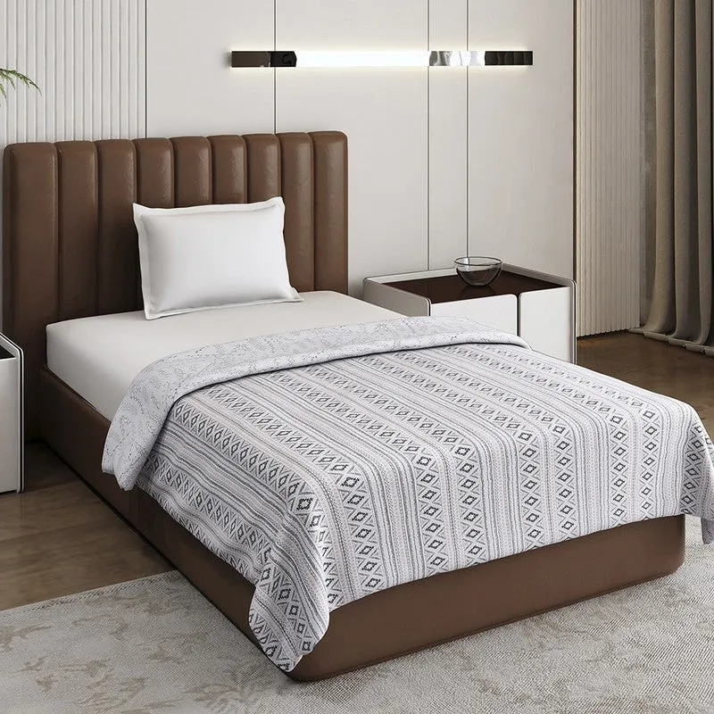 Monte Carlo Strivya Geometric Polycotton Reversible Dohar (Light Grey) - 150 GSM media 1