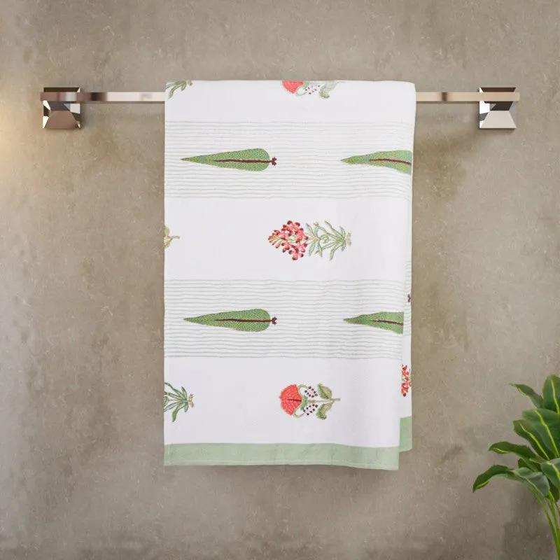 Jungle Fern Cotton BathTowel - Green & White media 3