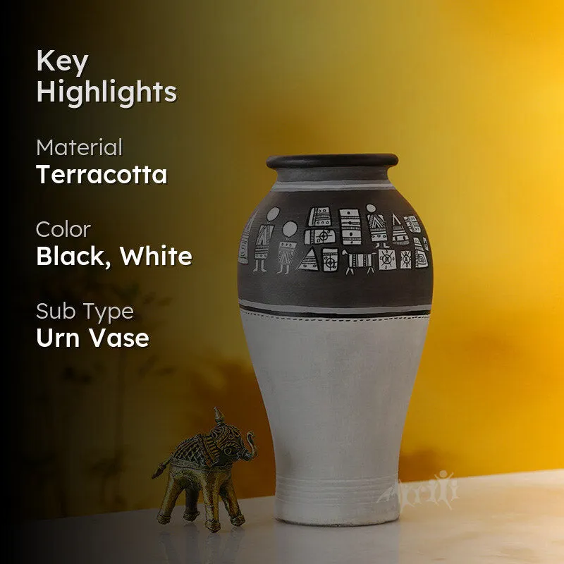 Leila Handcrafted Vase media 2