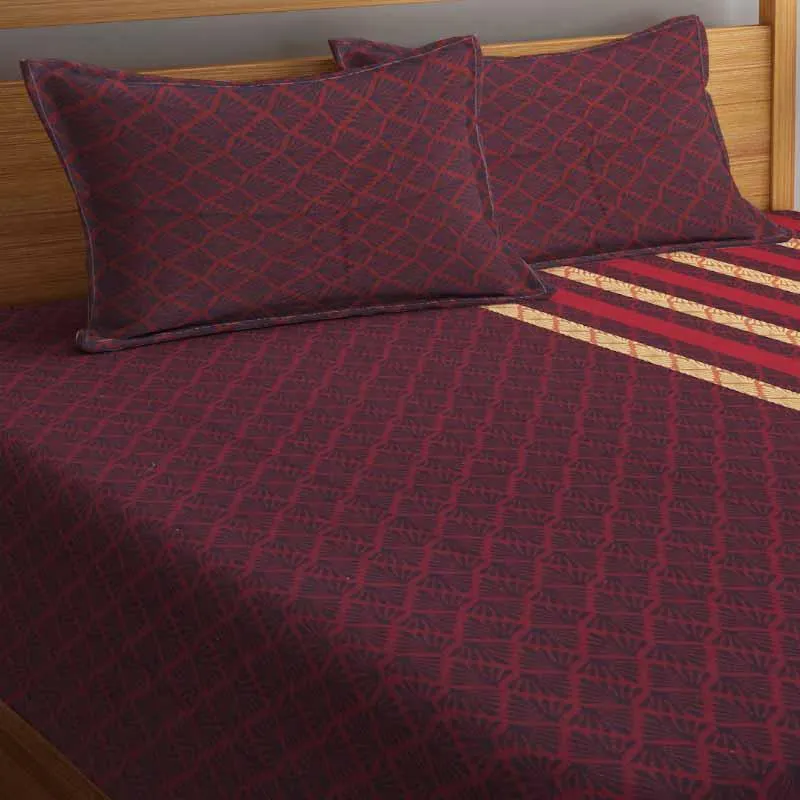 Sneaky Pine Bedcover - Red media 5