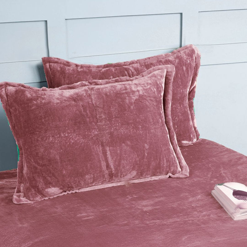 Casselle  Velvet Bedsheet (Pink) - 300 GSM media 6