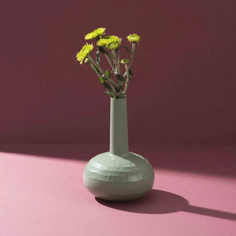 Oasis Iron Vase media 1