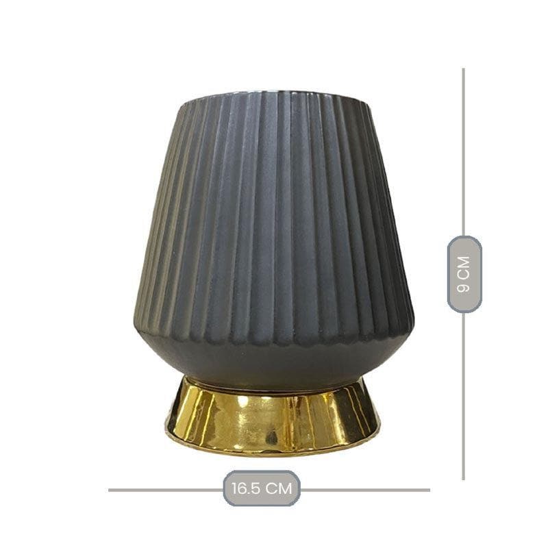 Funky Frill Vase - Black media 5