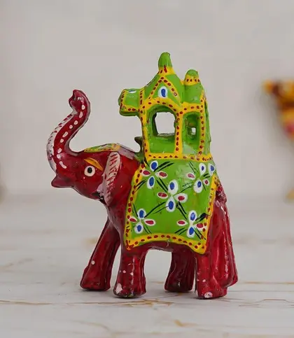 Plastic · Papier Mache