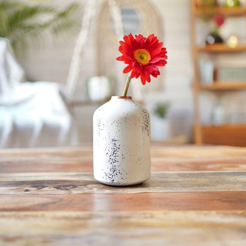 Hela Bottle Vase -White media 3