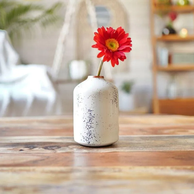 Hela Bottle Vase -White media 3