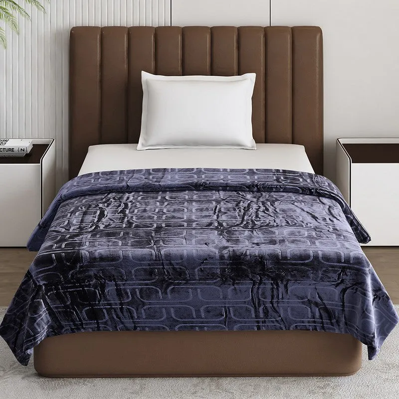 Monte Carlo Warmora Geometric Print Polyester Blanket (Navy Blue) - 210 GSM media 4