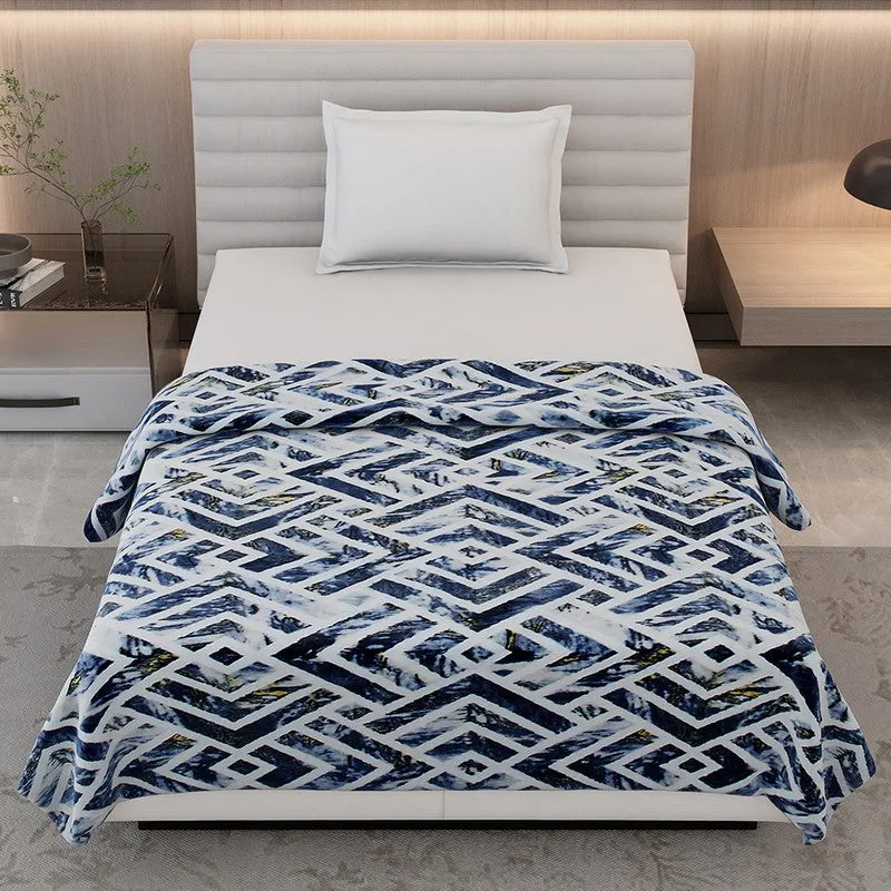 Monte Carlo Mazora Geometric Print Polyester Blanket (Blue) - 350 GSM media 3