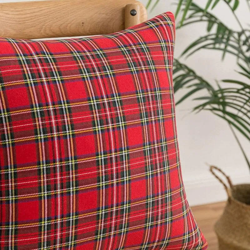 Beu Checkered Woven Cushion Cover media 3