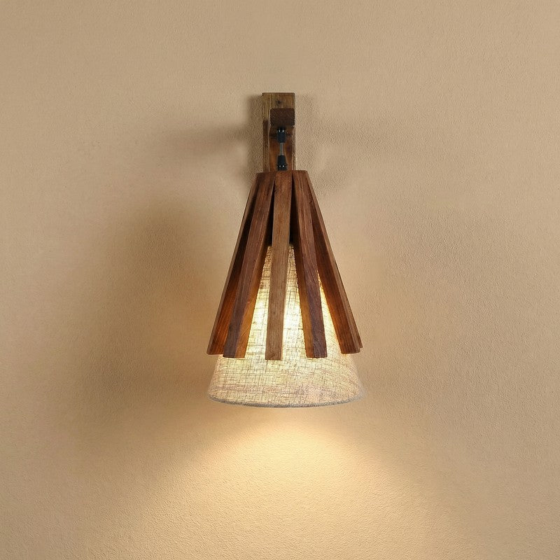 StripePulse Wooden Wall Lamp - Brown media 9