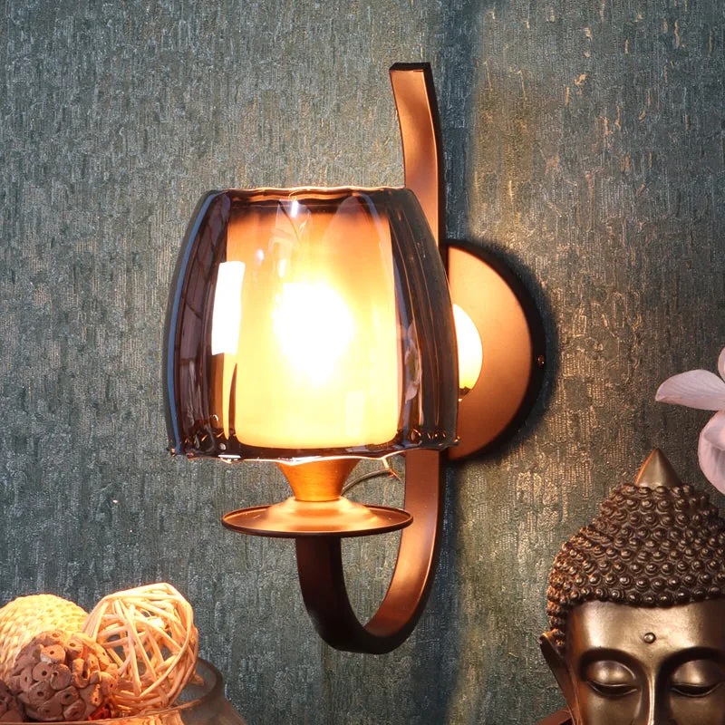 Onix I Iron Wall Lamp media 1