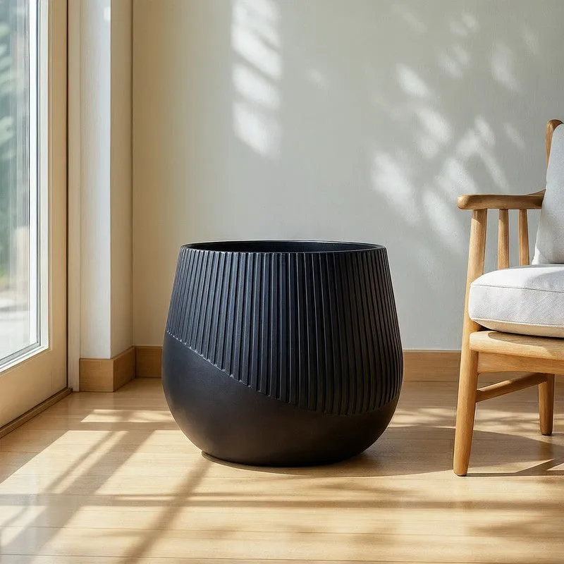Kyari Downtown Luxe Fiberglass Planter media 5