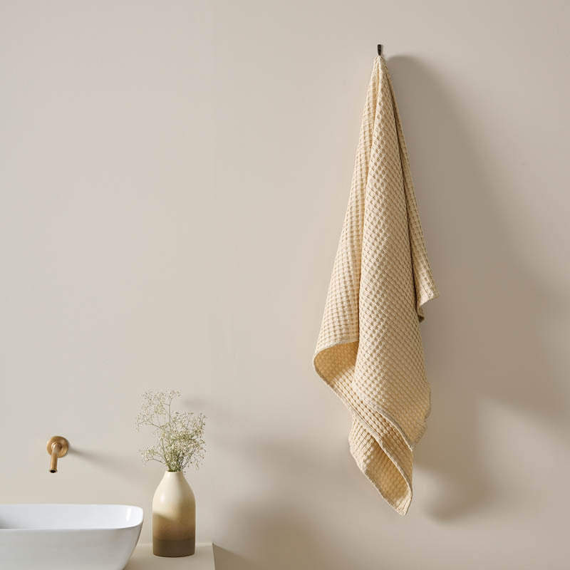 Rippley Soft Waffle Bath Towel (Beige)