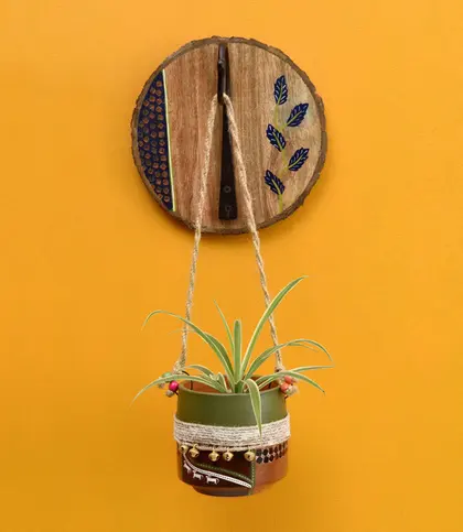 Terracotta · Metal · Wood