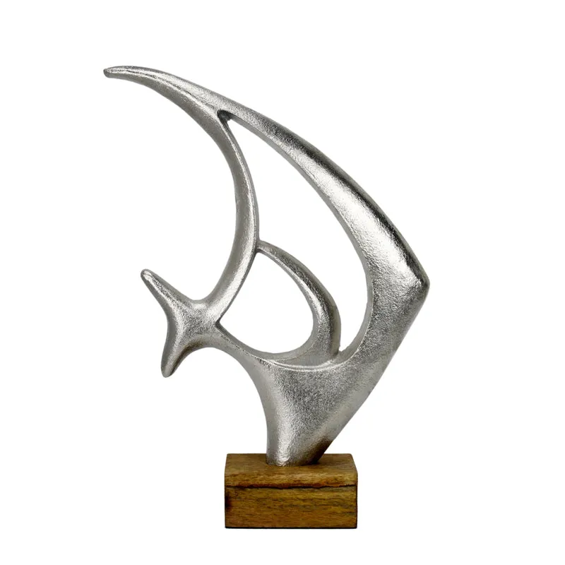 Fishy Finesse Showpiece media 3