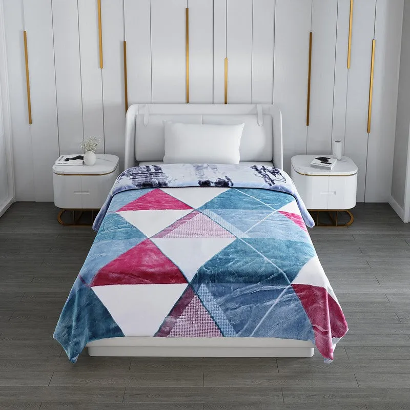 Monte Carlo Geometric Dreamscape Blanket - 850 GSM media 3