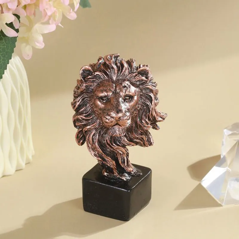Lionheart Resin Showpiece media 4