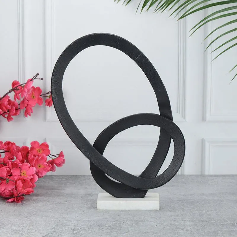 Onyx Loop Showpiece media 1