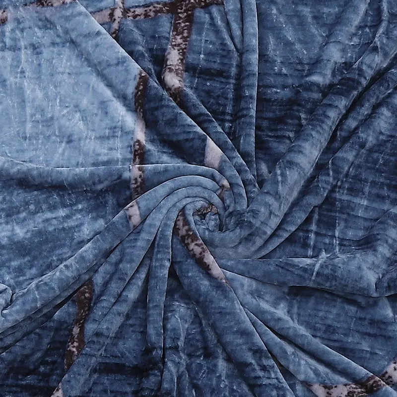 Monte Carlo Midnight Luxe Blanket - 550 GSM media 7