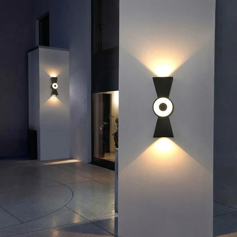 Hourglass Metal Wall Lamp media 4