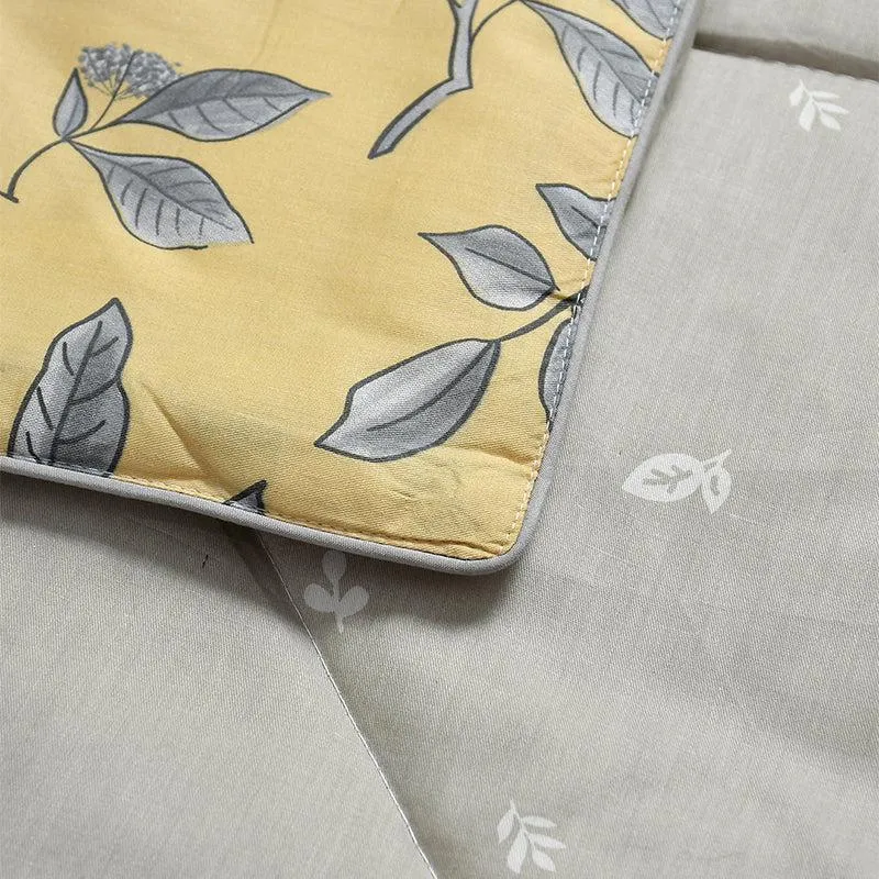 Cruz Floral Cotton Comforter - 210 GSM media 5