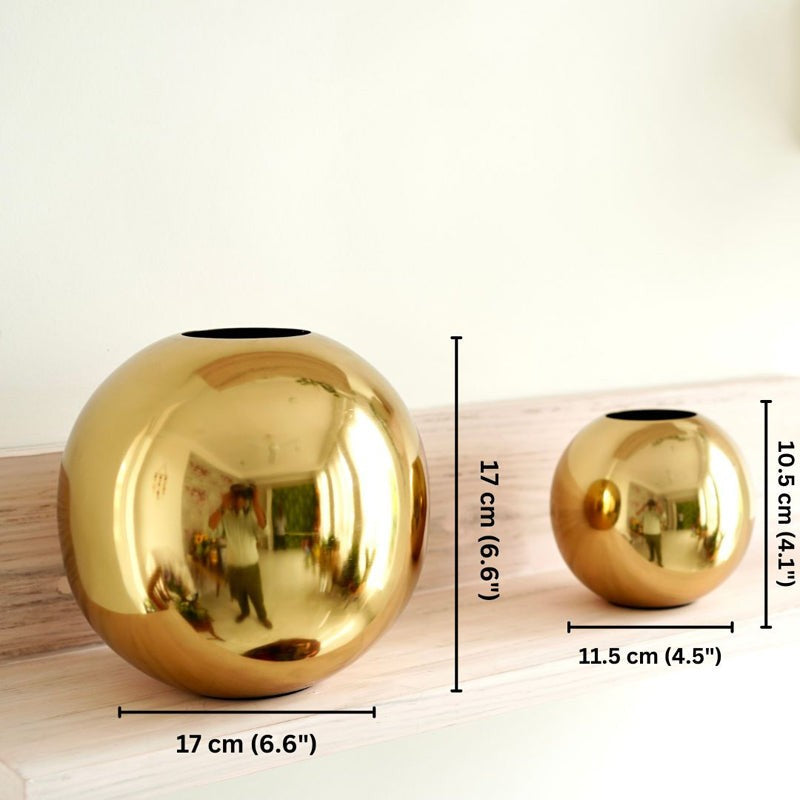 Zurmo Round Metal Vase (Gold) - Set Of Two media 3