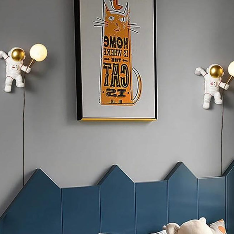 Astronaut Lumina LED Resin Wall Lamp media 4
