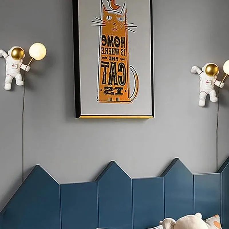 Astronaut Lumina LED Resin Wall Lamp media 4