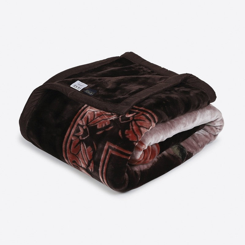 Monte Carlo Velvet Embrace Blanket (Maroon) - 947 GSM media 5