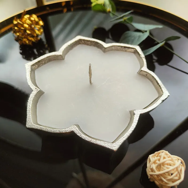 Florenta Oudh Scented Candle media 3
