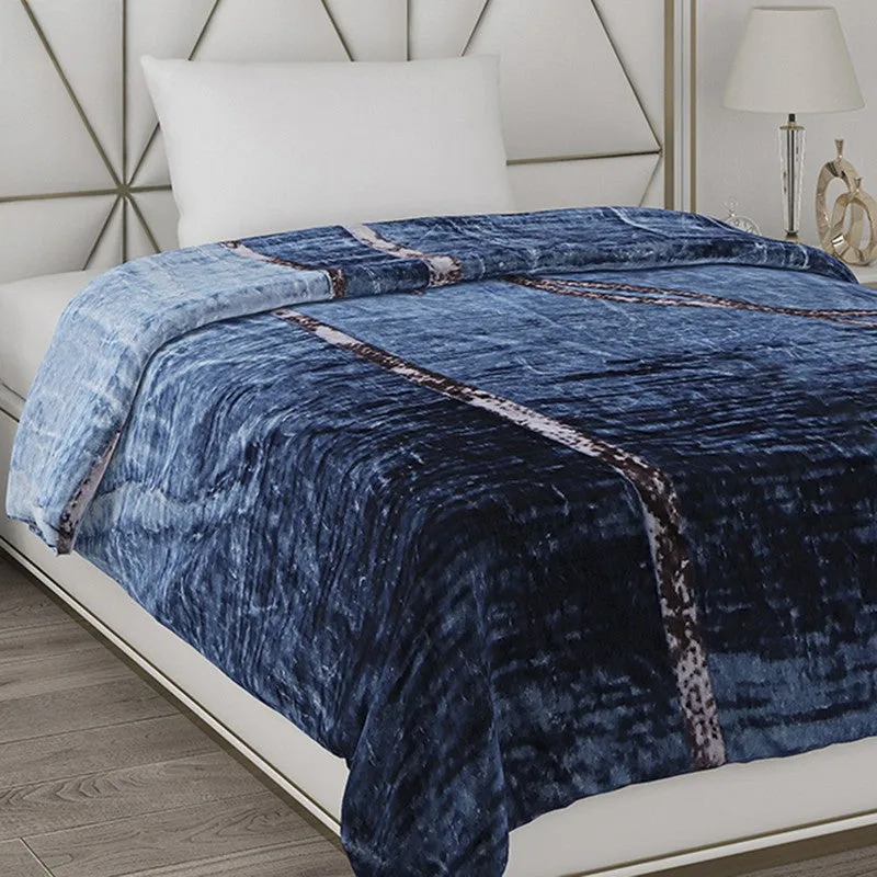 Monte Carlo Midnight Luxe Blanket - 550 GSM media 4
