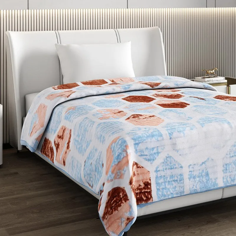 Monte Carlo Hexagonal Harmony Blanket - 950 GSM media 4