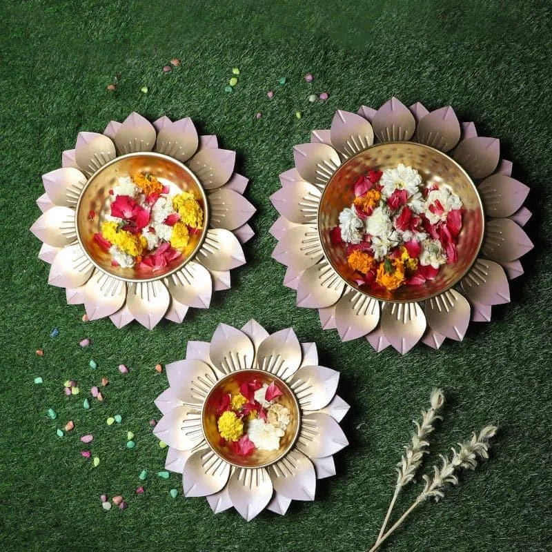 Kalinya Pushp Urli - Set Of Three media 1