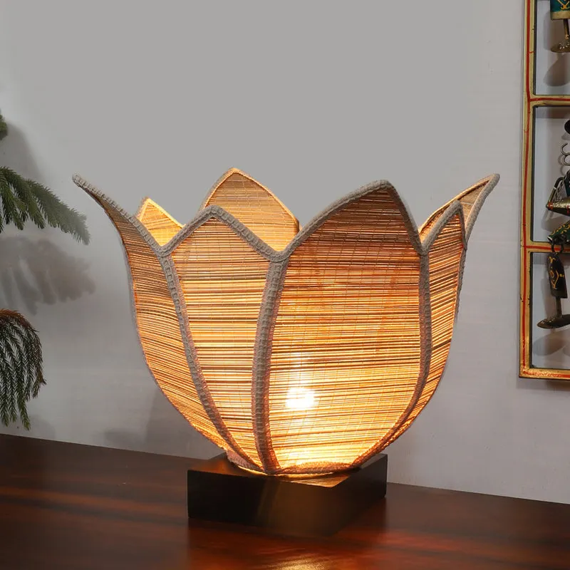 Glevara Bamboo Petal Edge Table Lamp - Beige media 2