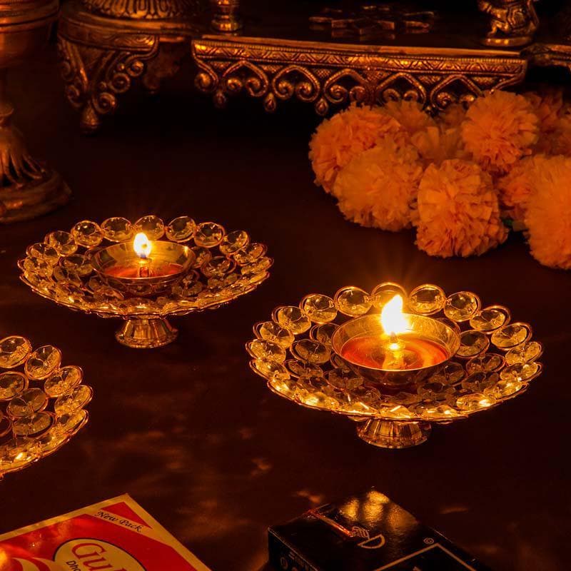 White Petals Diya- Set Of Two media 6