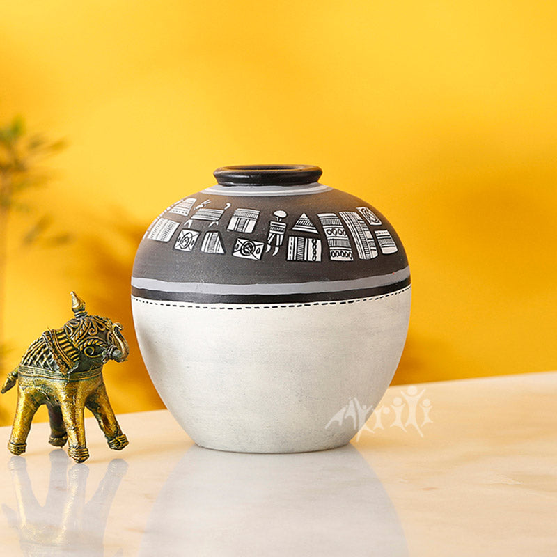 Shumaylah Handcrafted Terracotta Vase