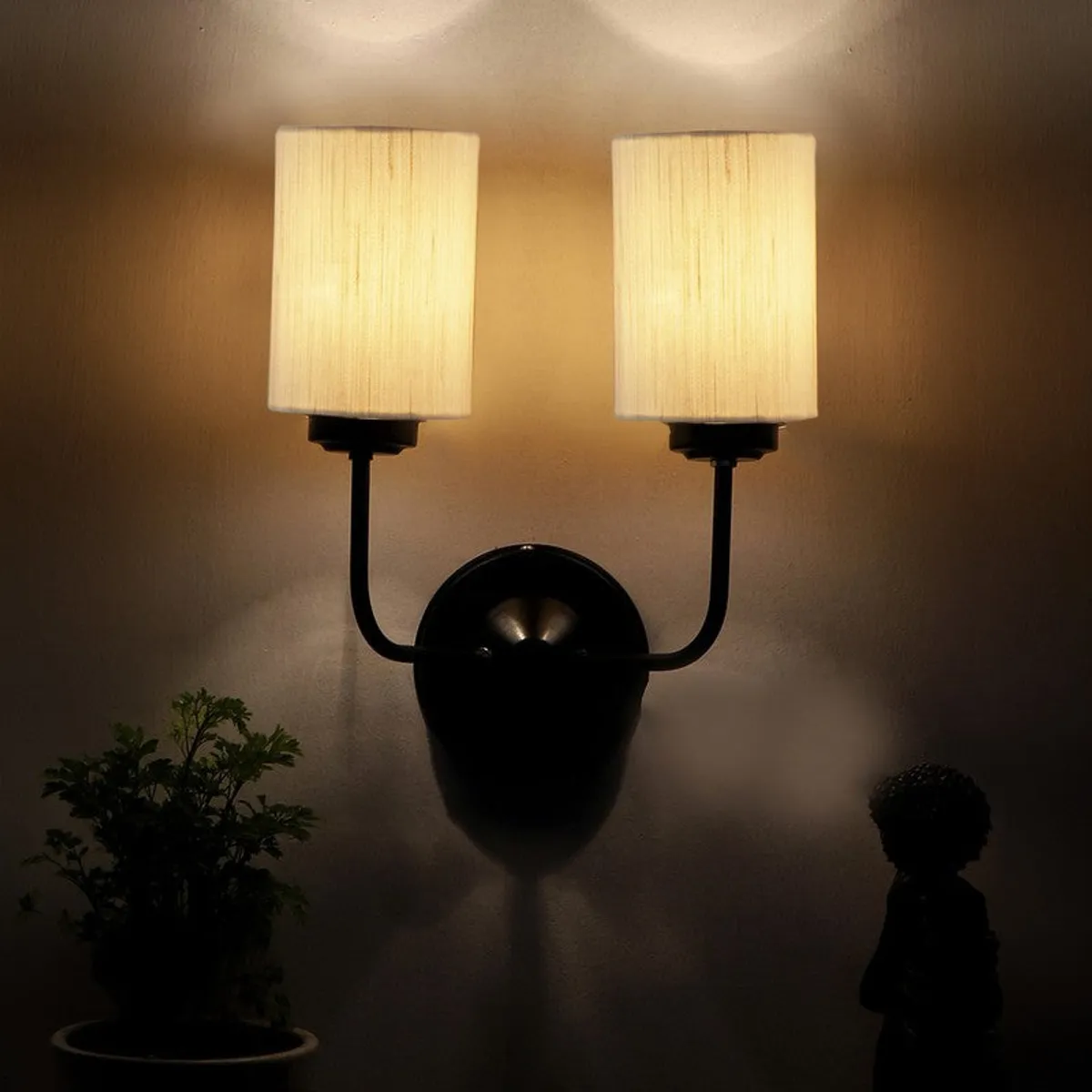 Twin wall lamp with warm light and white cylindrical cotton shades