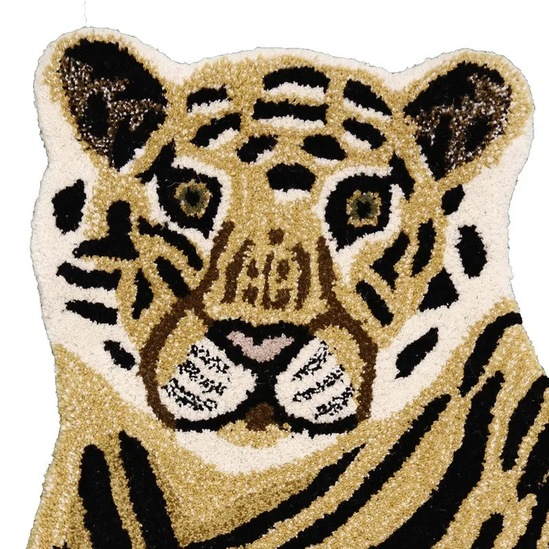 Close-up of the tiger face on the shaped carpet