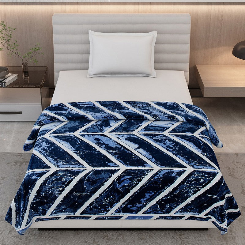 Monte Carlo Veluna Geometric Print Polyester Blanket (Blue) - 300 GSM media 3