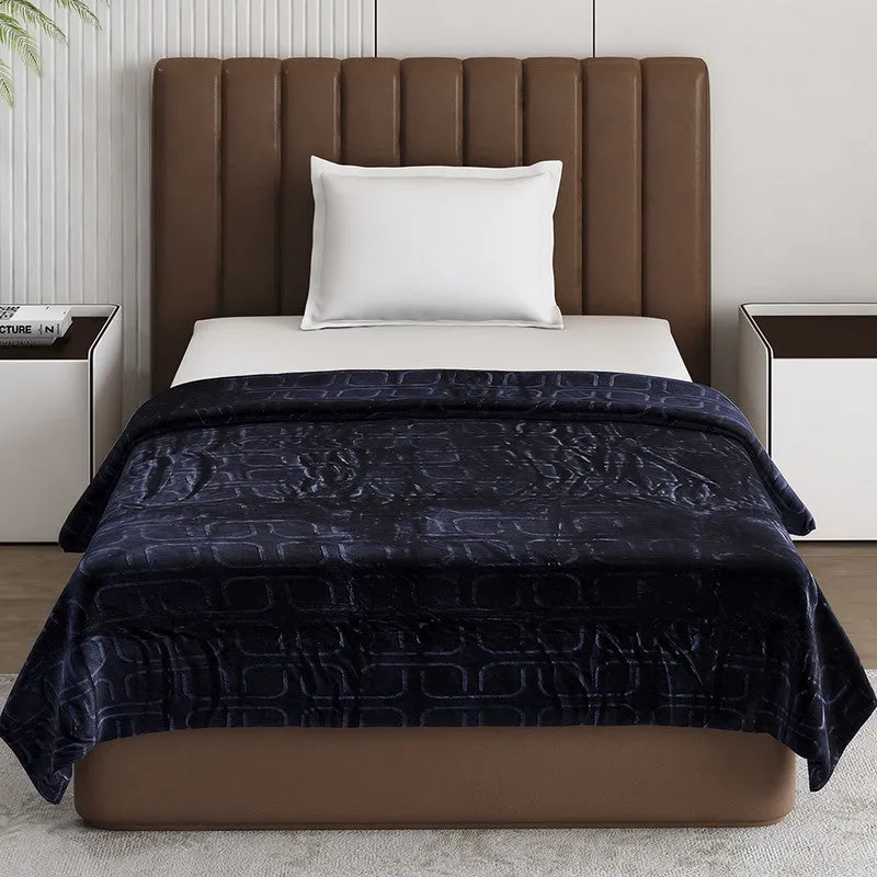 Monte Carlo Warmora Geometric Print Polyester Blanket (Dark Blue) - 210 GSM media 4