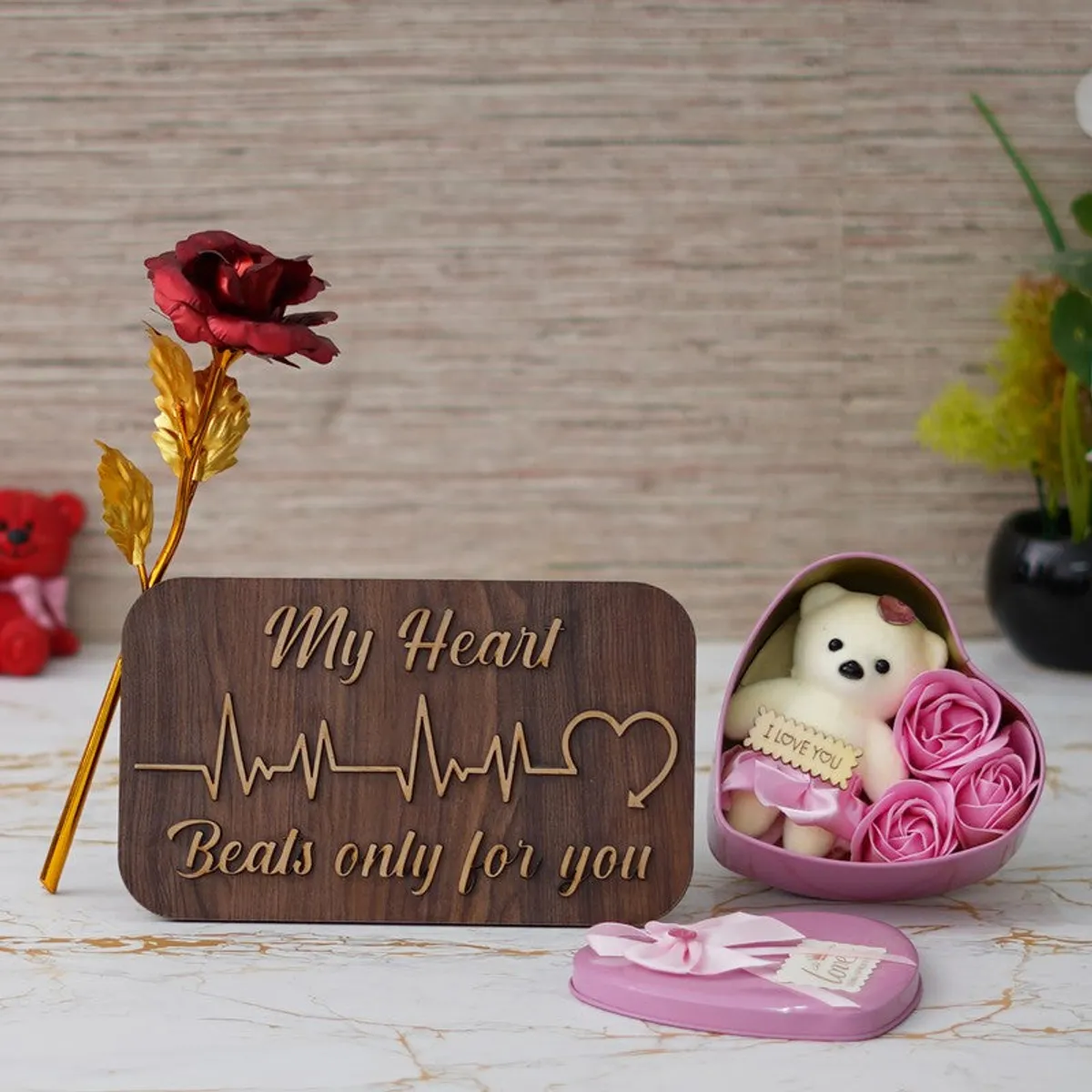 Gift set with red rose, wooden plaque and pink heart-shaped box