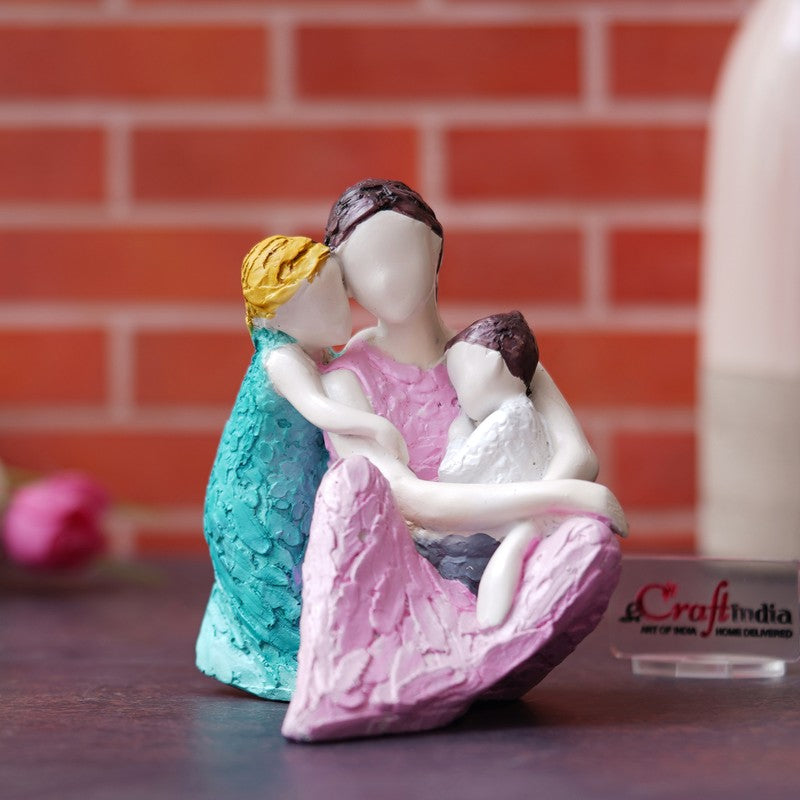 Maternal Bond Showpieces